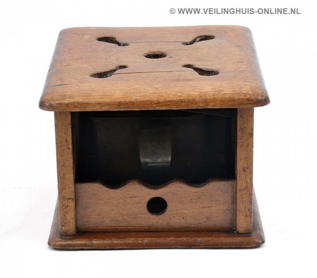 Veilinghuis-Online - kavel-details Antieke Houten Voeten Stoof