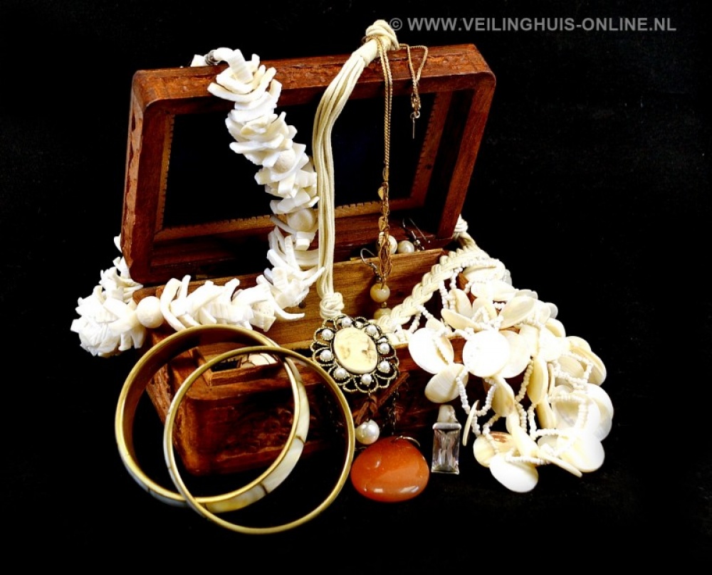 Veilinghuis-Online - kavel-details Juwelen gevuld